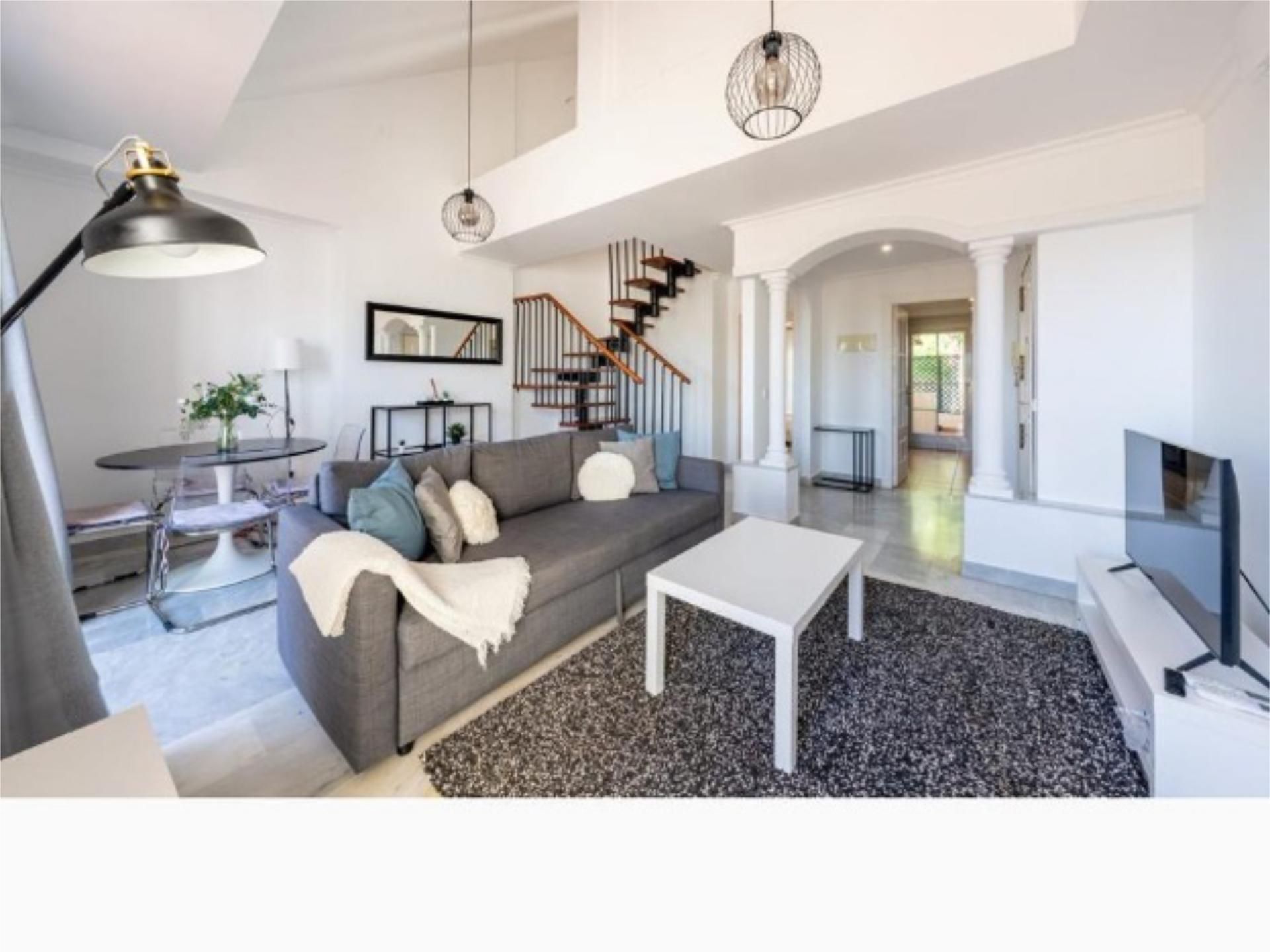 Living room of Flat to rent in Marbella  with Air Conditioner, Heating and Parquet flooring