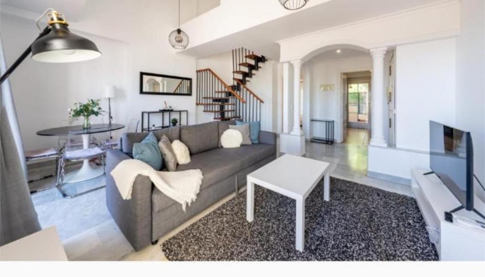 Foto 1 de Pis de lloguer a Calle de las Adelfas, 5, Nueva Andalucía centro, Málaga