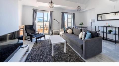 Foto 2 de Pis de lloguer a Calle de las Adelfas, 5, Nueva Andalucía centro, Málaga