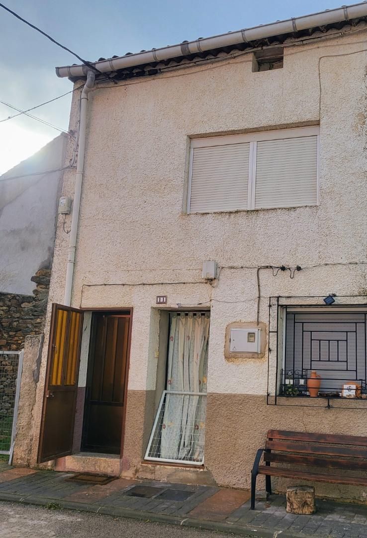 Vista exterior de Pis en venda en Riofrío del Llano amb Calefacció, Moblat i Forn