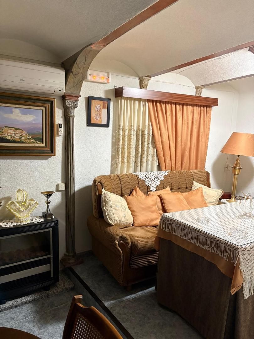 Casa adosada en venda a Calle Mirador, 30, Chiclana de Segura Sala d'estar de Casa adosada en venda en Chiclana de Segura amb Aire condicionat, Calefacció i Terrassa