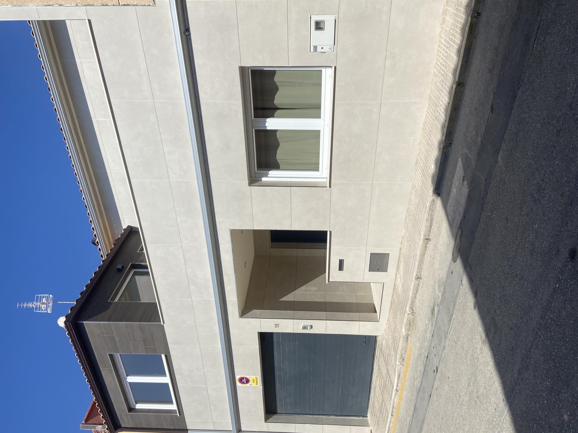 Vista exterior de Casa adosada en venda en Alguazas amb Aire condicionat, Terrassa i Balcó