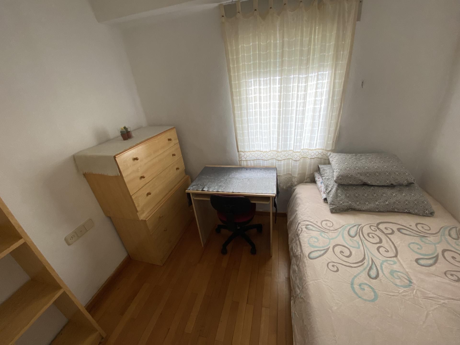 Flat to share in Calle Temprado, 1, Centro