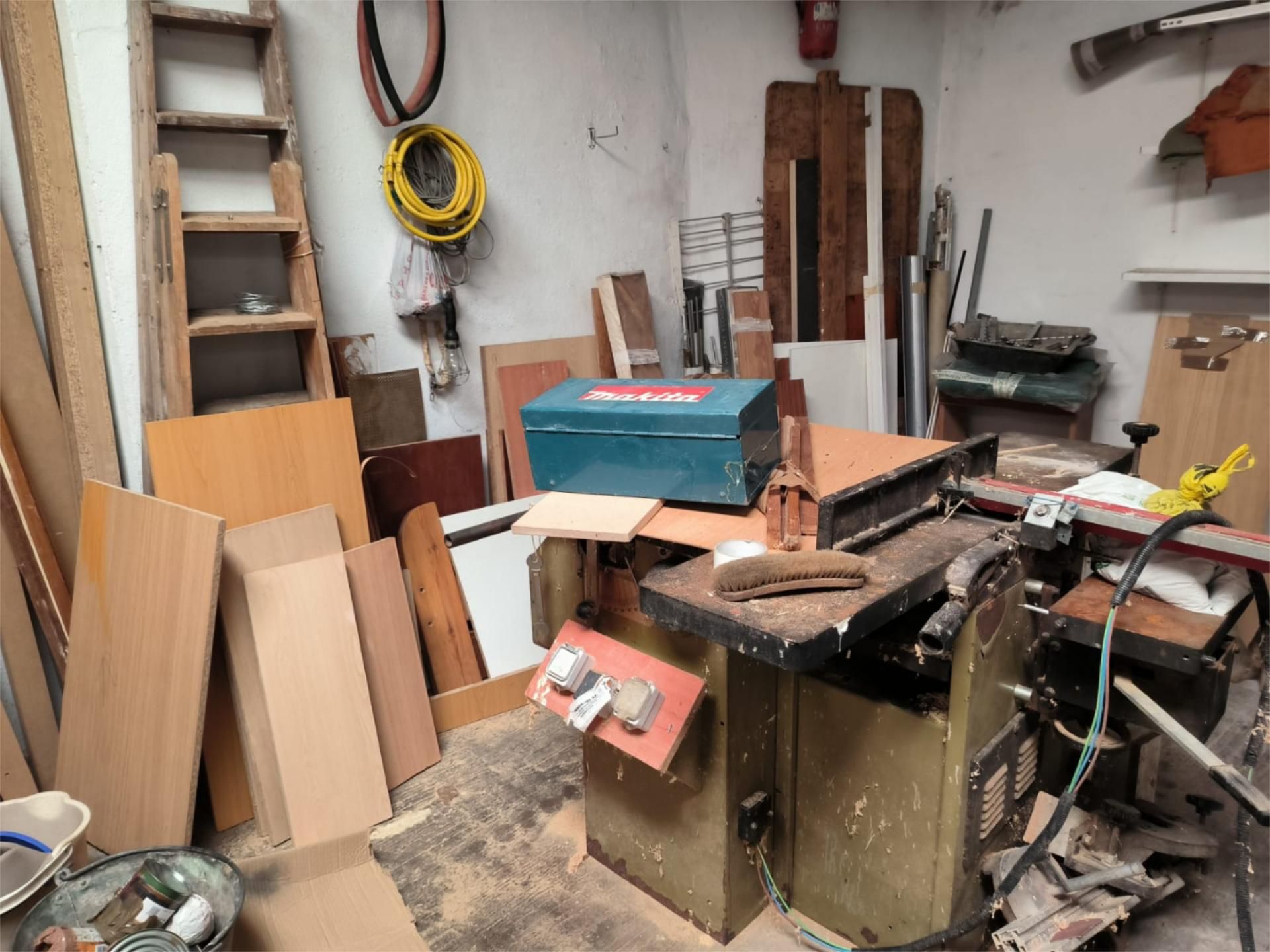 Vista exterior de Garatge en venda en Saelices