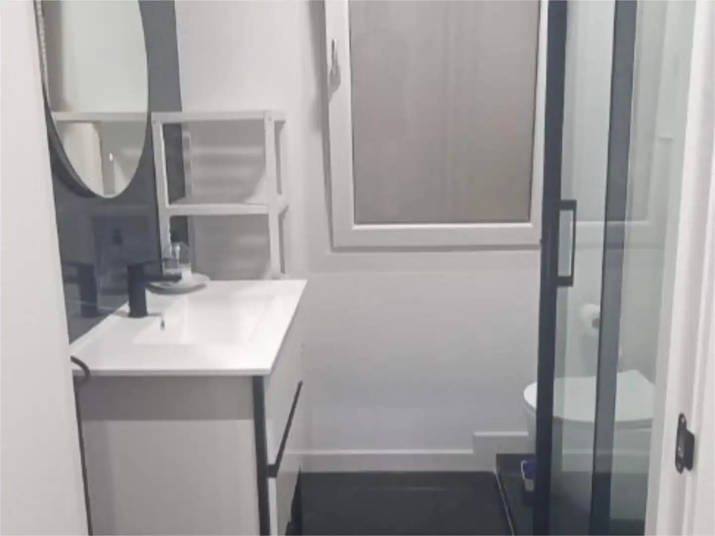 Room in Ametzola Plaza, 2, Ametzola Bathroom of Flat for share in Bilbao with Heating, Parquet flooring and Furnished