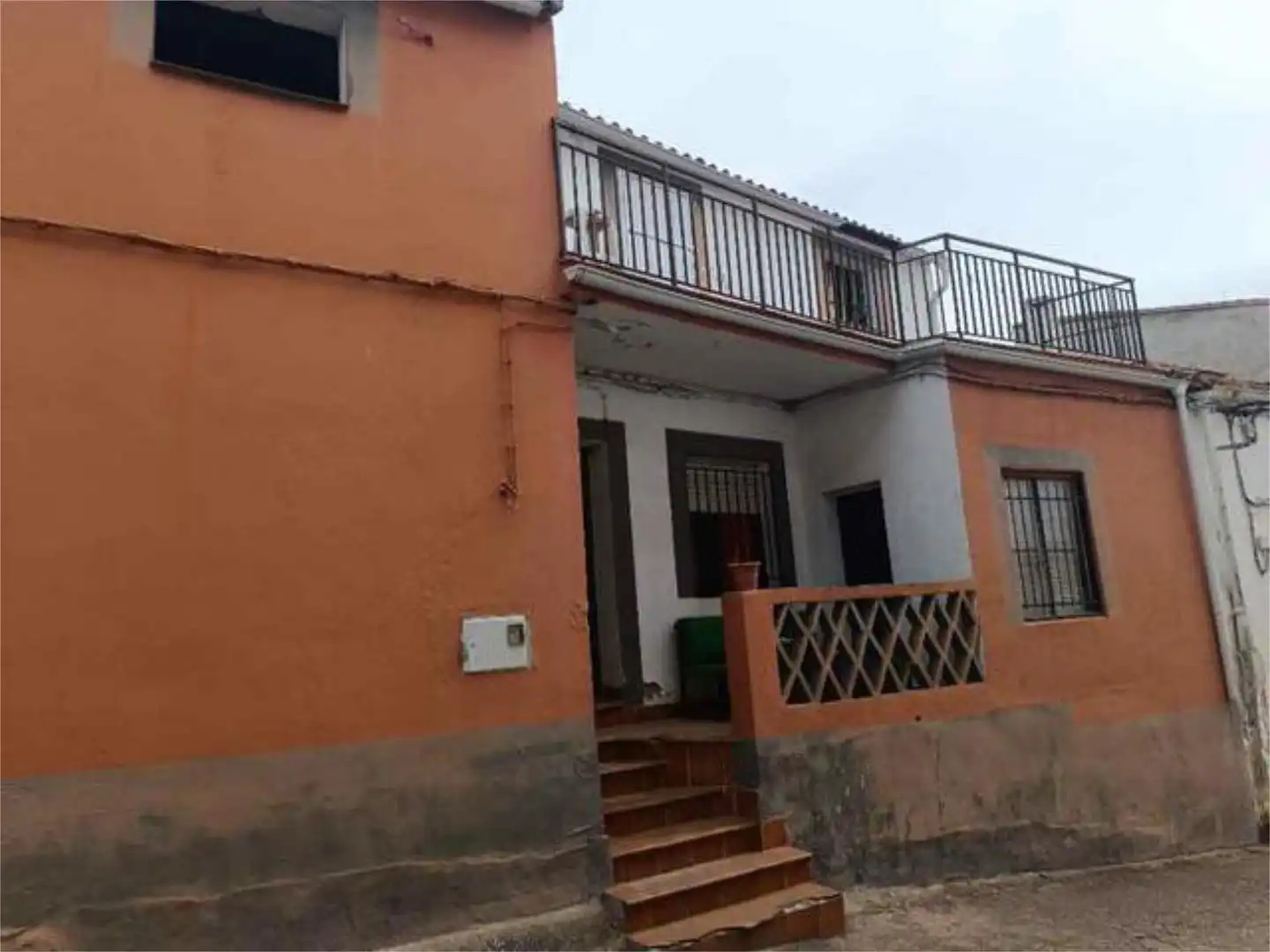 Vista exterior de Casa o chalet en venta en Valdecaballeros con Terraza