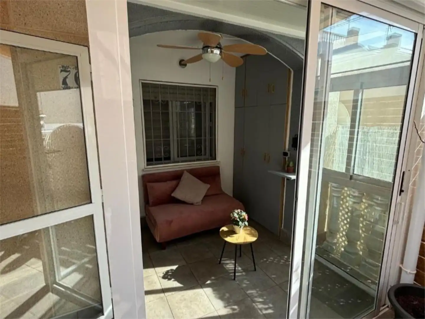 Terrasse von Wohnung zum Verkauf in Torrevieja mit Klimaanlage, Heizung und Privatgarten