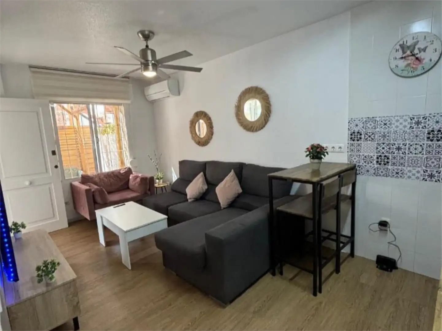Wohnzimmer von Wohnung zum Verkauf in Torrevieja mit Klimaanlage, Heizung und Privatgarten