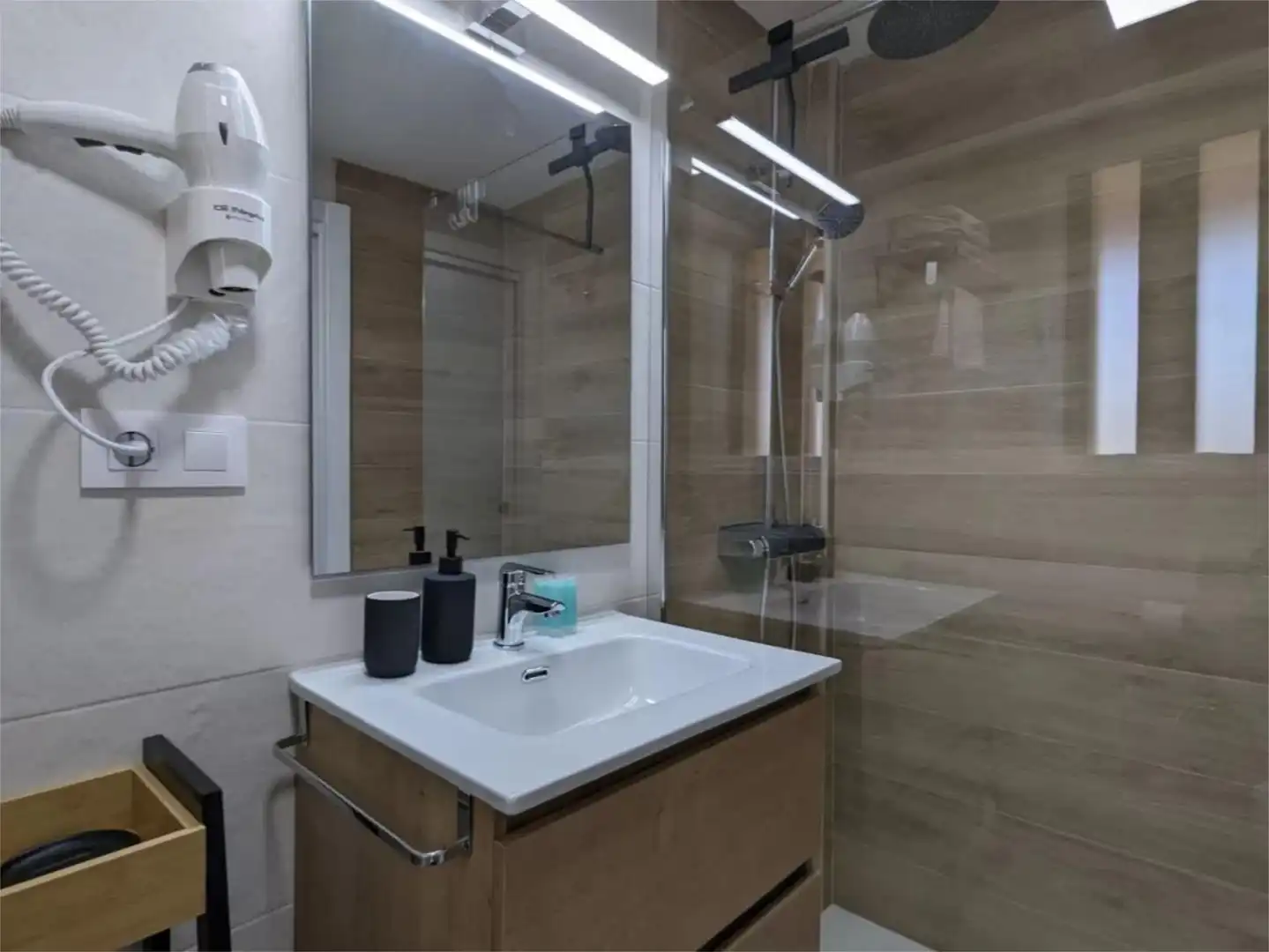 Piso de alquiler en Avinguda Ametlla de Mar, 20, Rincón Alto Baño de Piso de alquiler en Benidorm con Aire acondicionado y Piscina