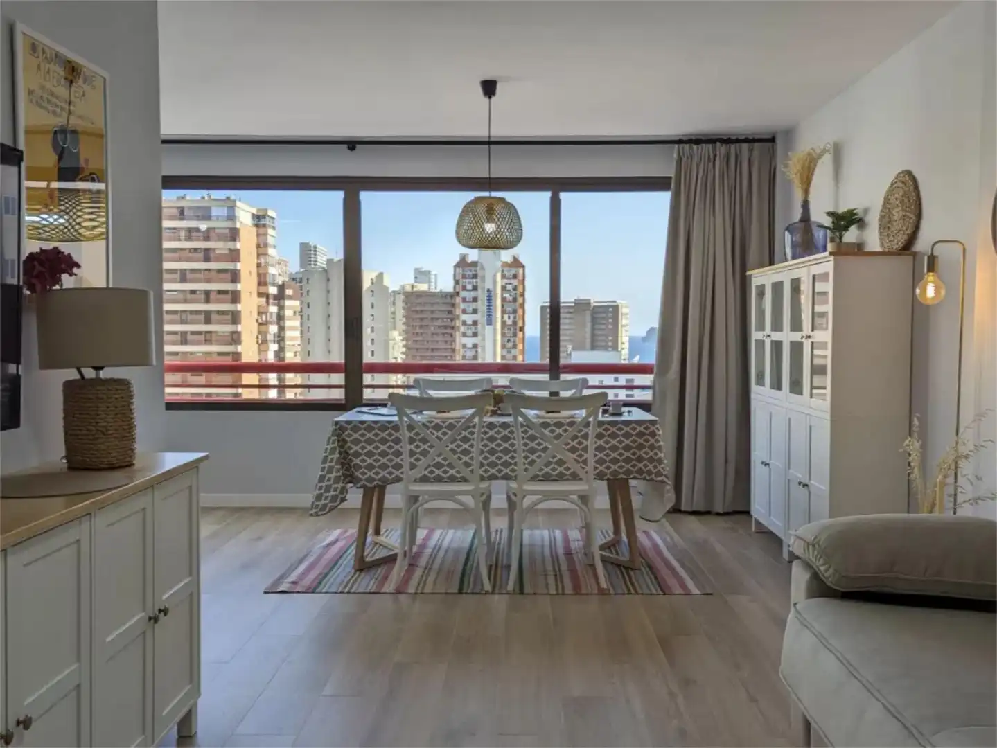 Piso de alquiler en Avinguda Ametlla de Mar, 20, Rincón Alto Comedor de Piso de alquiler en Benidorm con Aire acondicionado y Piscina