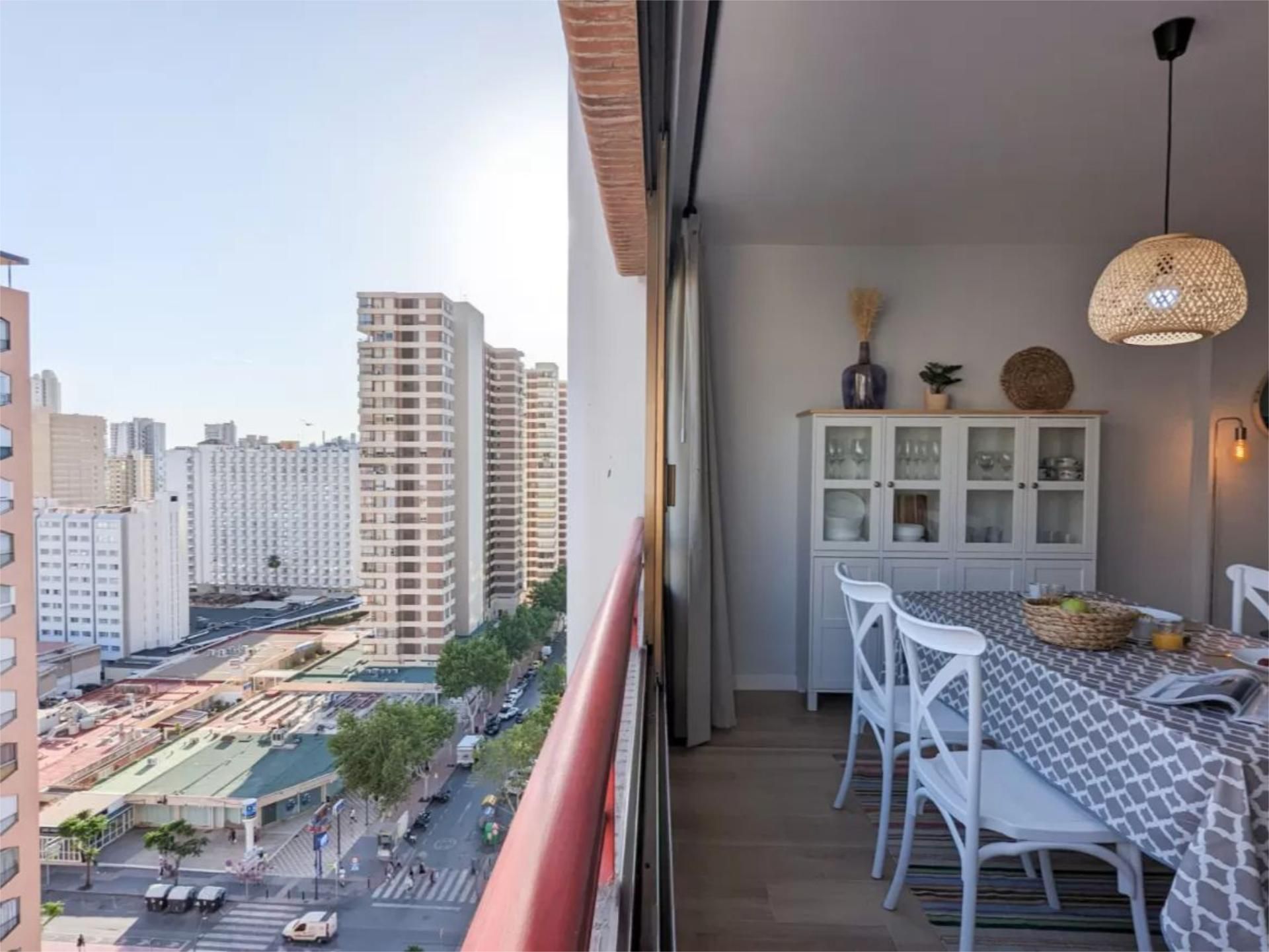 Terrassa de Pis de lloguer en Benidorm amb Aire condicionat i Piscina