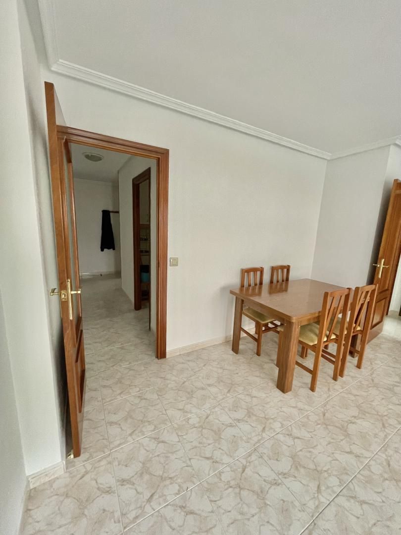 Pis de lloguer a Calle Francisco Huerta y Vega, 8, Caballería Española Menjador de Pis de lloguer en Alcalá de Henares amb Aire condicionat i Terrassa