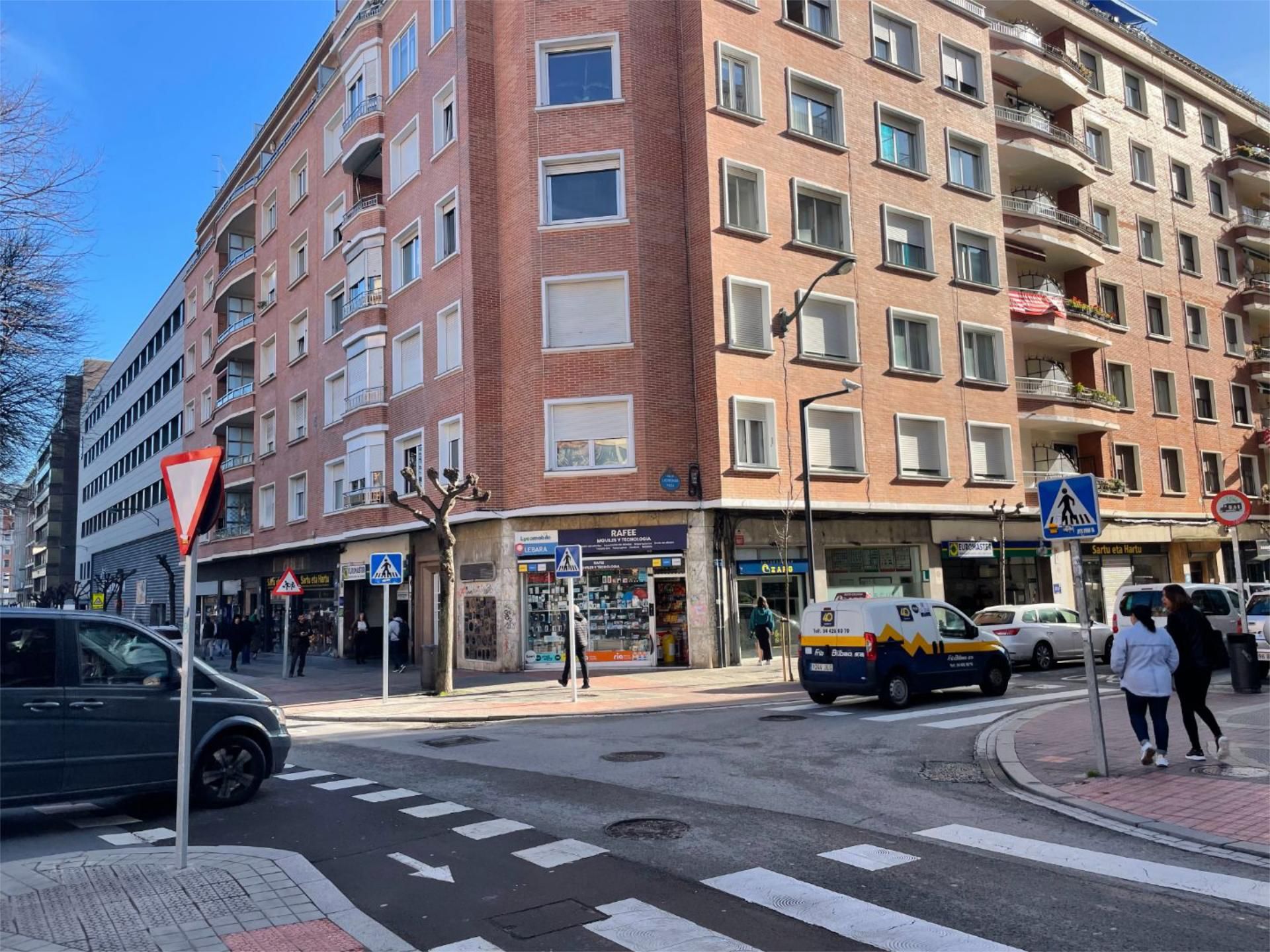 Vista exterior de Pis en venda en Bilbao 