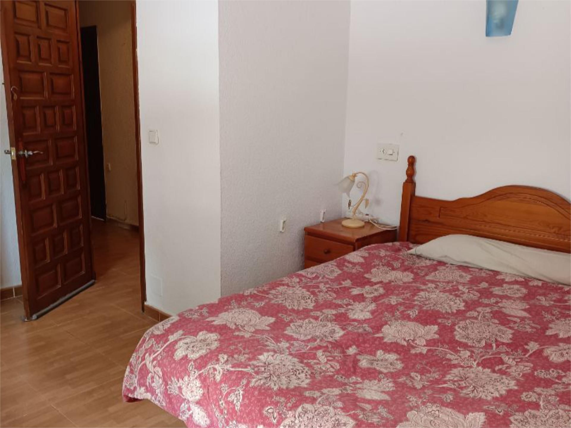 Dormitori de Casa o xalet per a compartir en Rojales amb Jardí privat, Piscina i Moblat