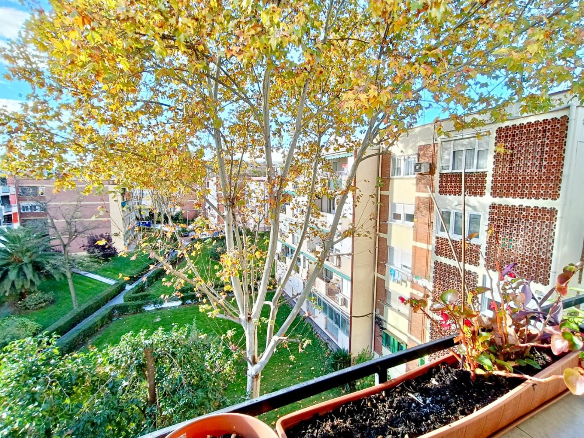 Vista exterior de Pis en venda en  Madrid Capital amb Calefacció, Parquet i Terrassa