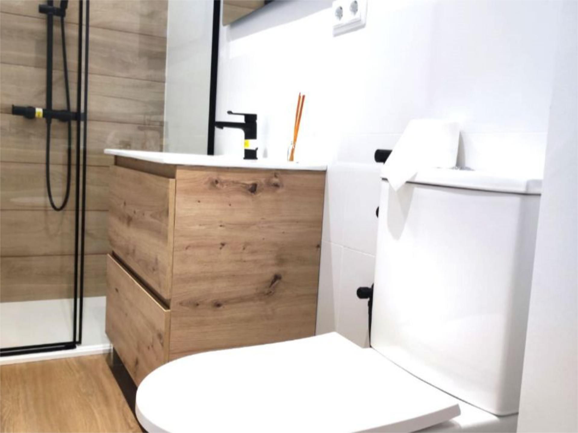 Bany de Pis en venda en Canet de Mar amb Aire condicionat, Terrassa i Piscina