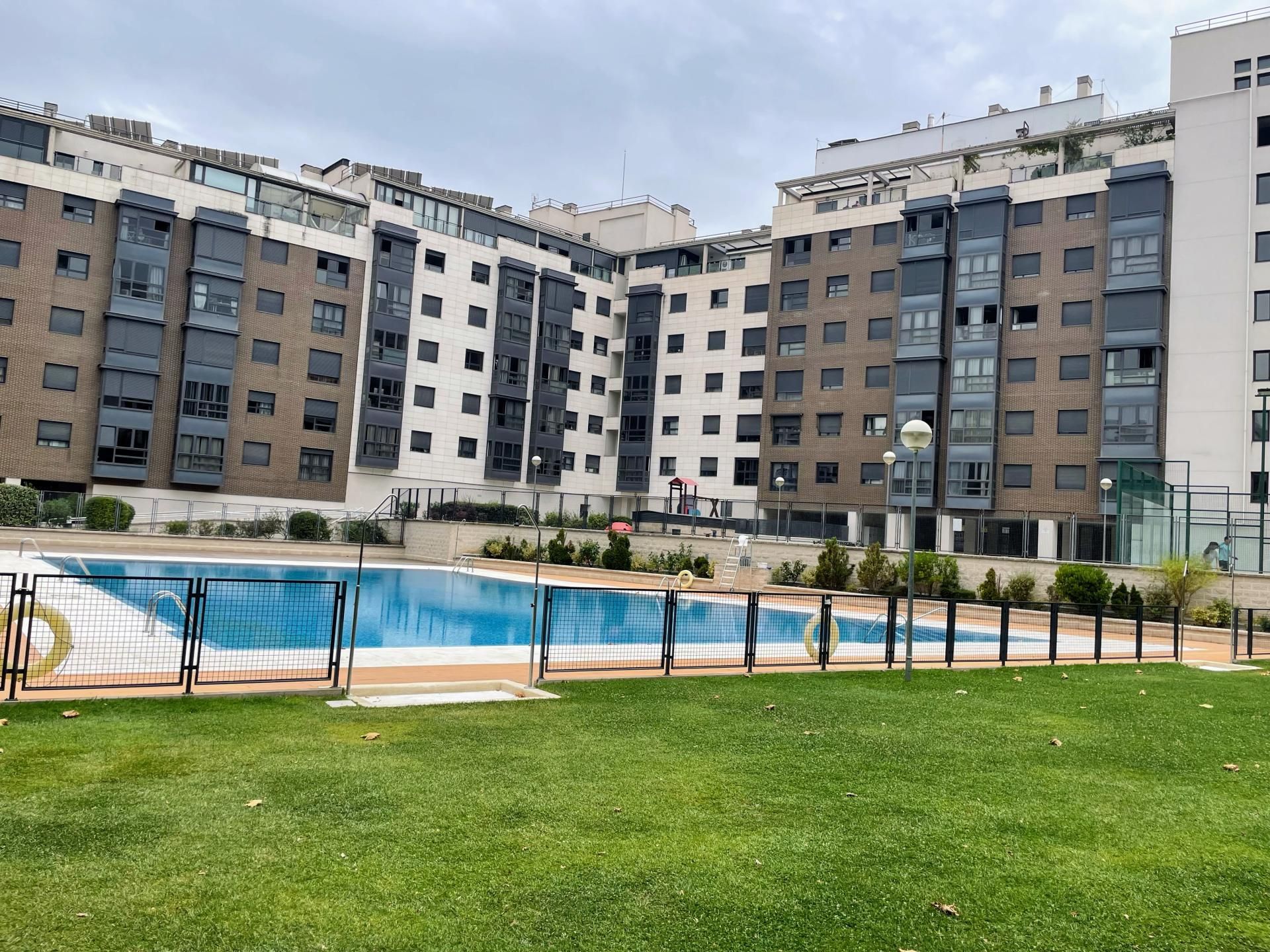 Swimming pool of Flat to rent in  Madrid Capital  with Swimming Pool