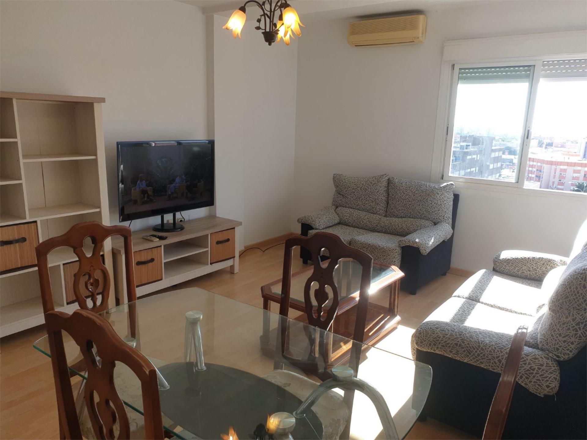 Sala d'estar de Pis de lloguer en  Almería Capital amb Aire condicionat i Balcó