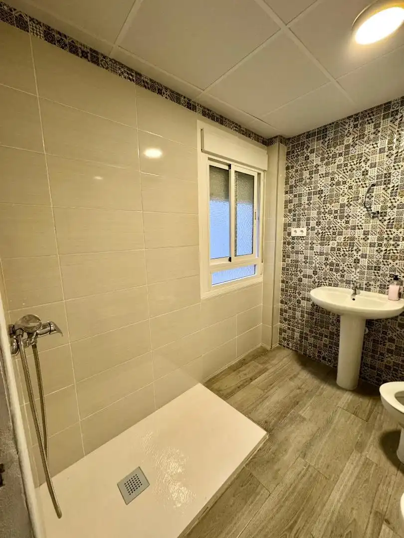 Bathroom of Flat for sale in Puente Genil  with Terrace and Washing machine
