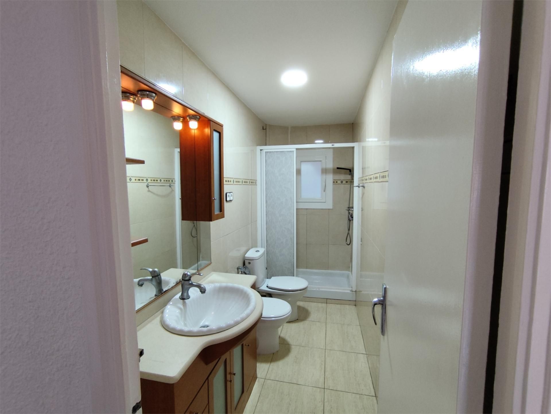 Bany de Pis en venda en Sabadell amb Balcó