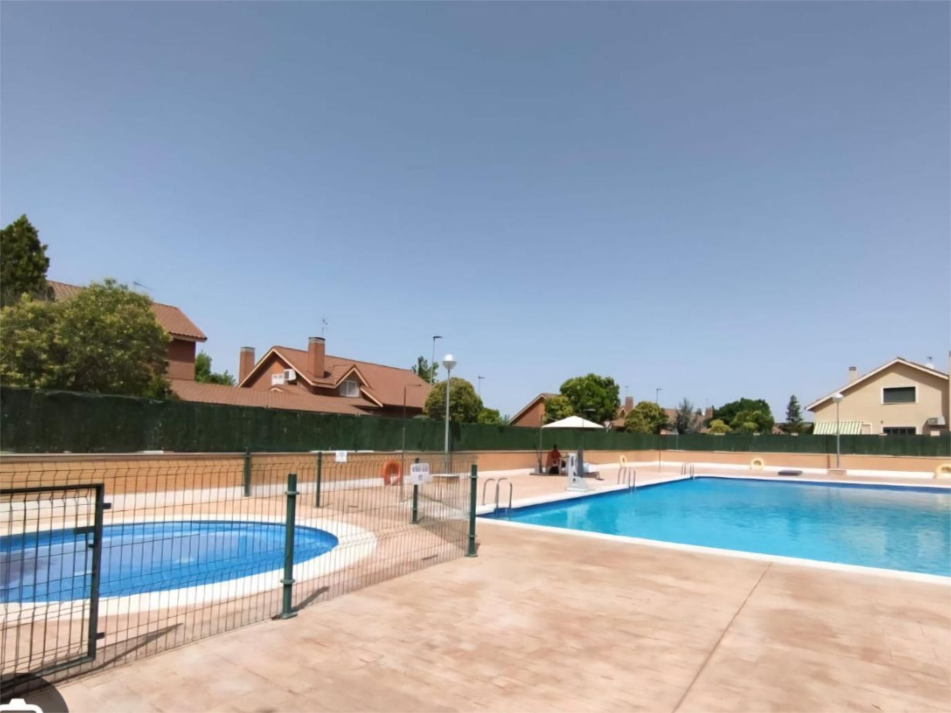 Flat to rent in Calle Ana Mariscal, 1, Centro Swimming pool of Flat to rent in Rivas-Vaciamadrid with Air Conditioner, Heating and Private garden