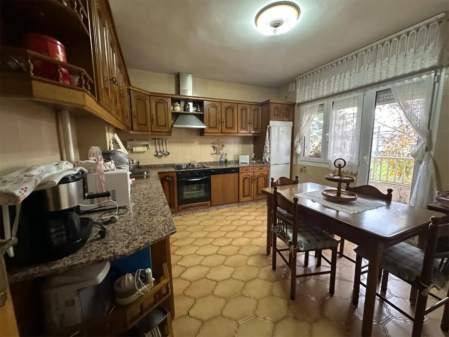 Houses for sale in Calle Plinio el Viejo, 12, Cacabelos Kitchen of Houses for sale in Cacabelos with Balcony