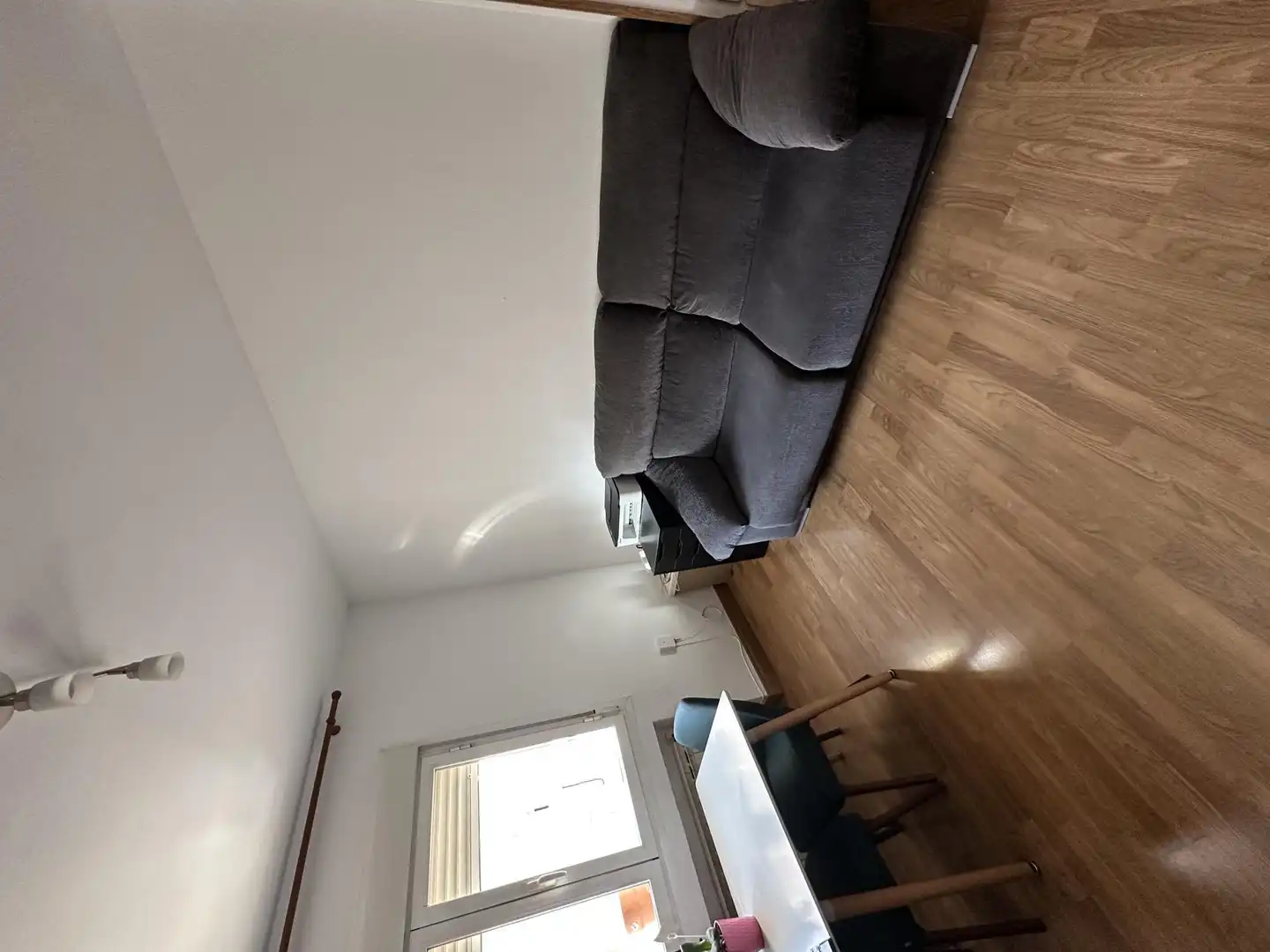 Piso en venta en Calle de Vélez Rubio, 189, Apóstol Santiago Sala de estar de Piso en venta en Madrid con Calefacción, Parquet y Amueblado
