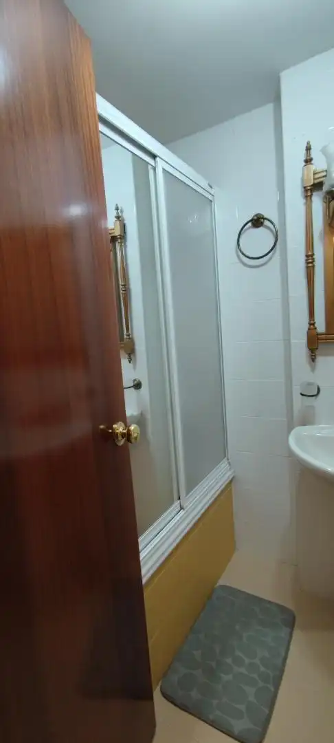 Baño de Piso en venta en Lucena con Aire acondicionado, Calefacción y Trastero