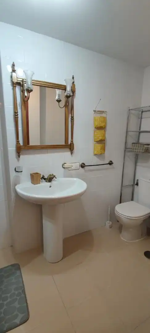 Baño de Piso en venta en Lucena con Aire acondicionado, Calefacción y Trastero
