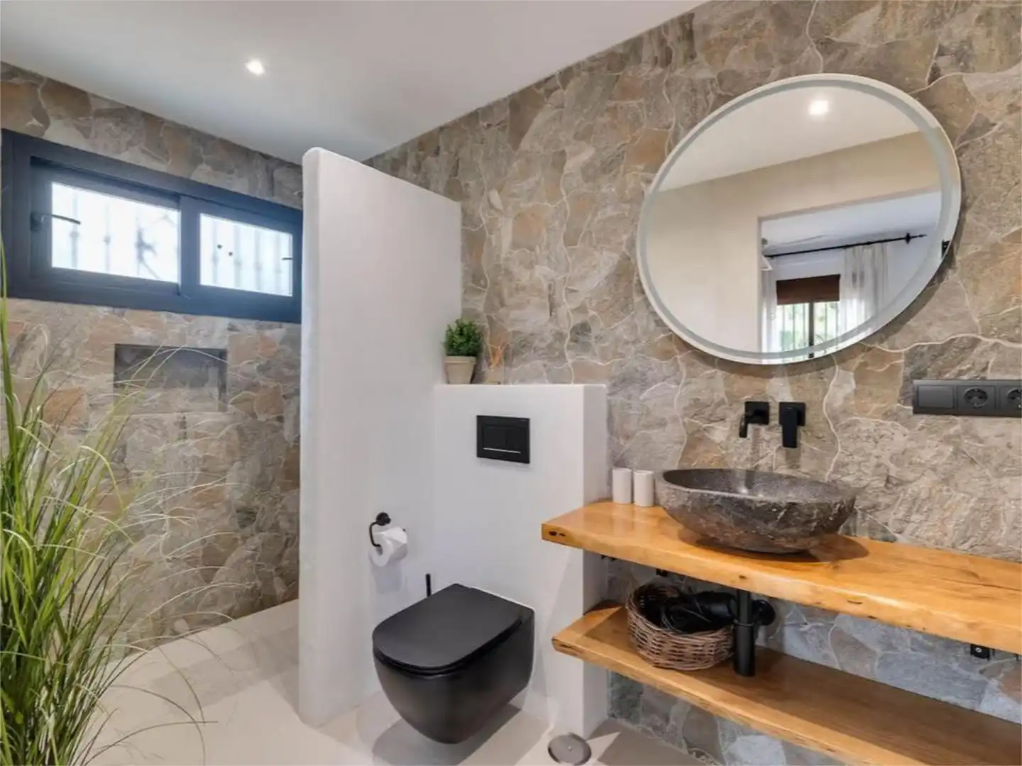 Casa o chalet de alquiler en Calle del Faísán, 140, Marbesa Baño de Casa o chalet de alquiler en Marbella con Aire acondicionado, Terraza y Piscina