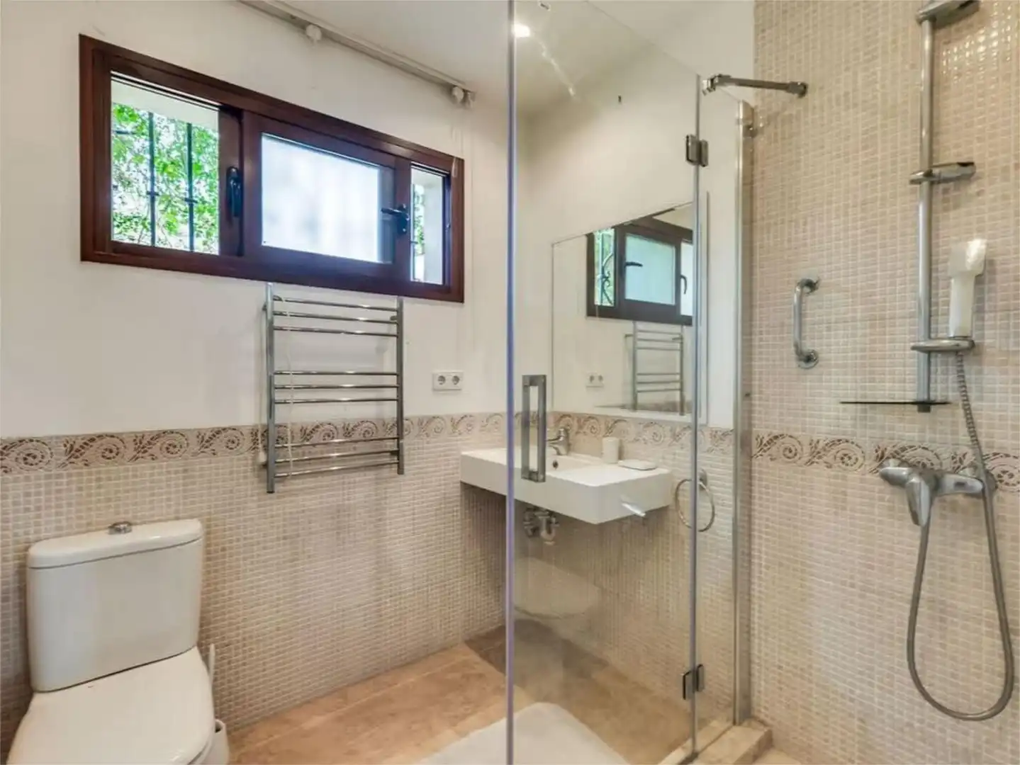 Casa o chalet de alquiler en Calle del Faísán, 140, Marbesa Baño de Casa o chalet de alquiler en Marbella con Aire acondicionado, Terraza y Piscina