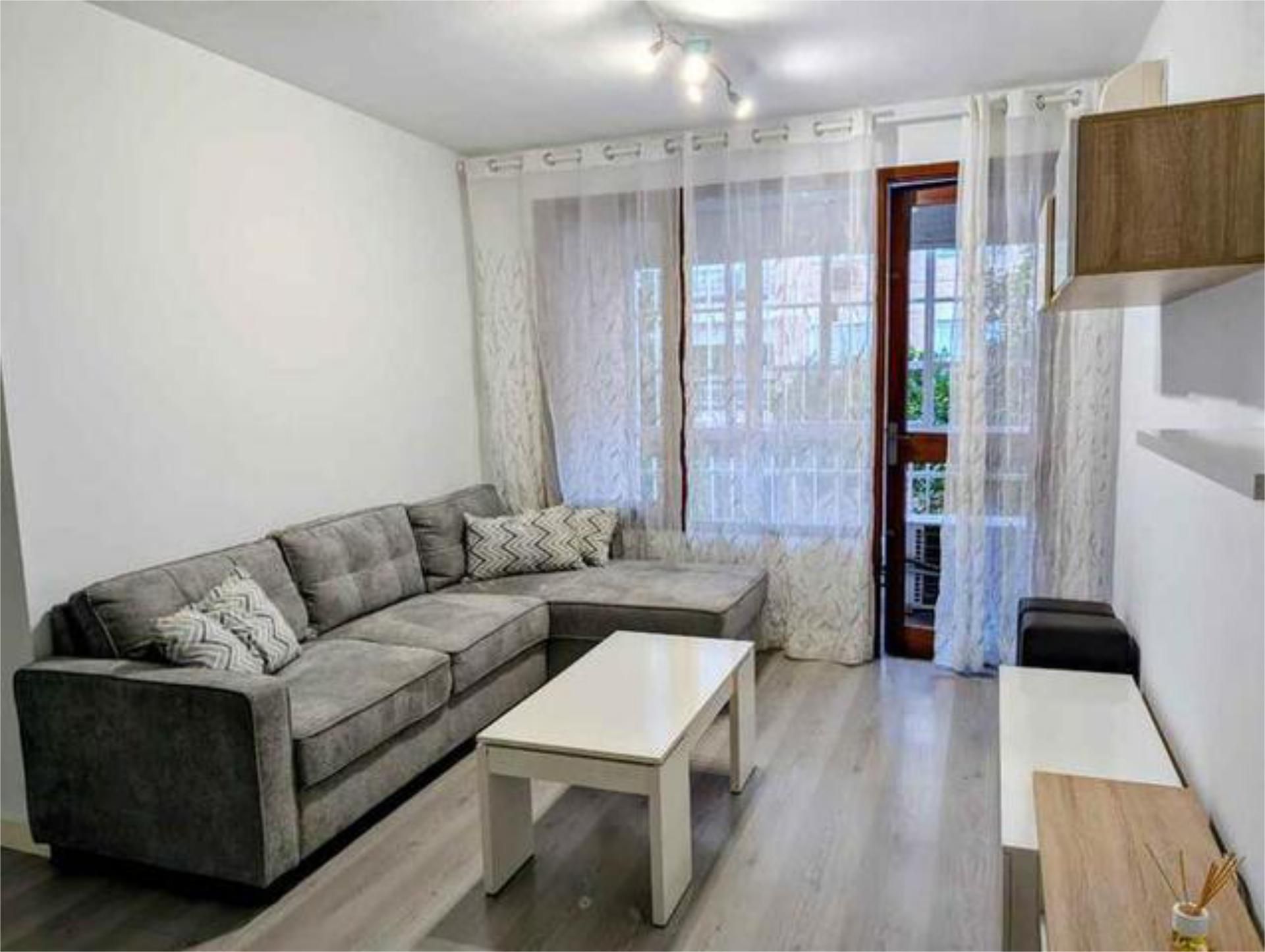 Pis de lloguer a Cruz Roja Sala d'estar de Pis de lloguer en Sevilla Capital amb Terrassa