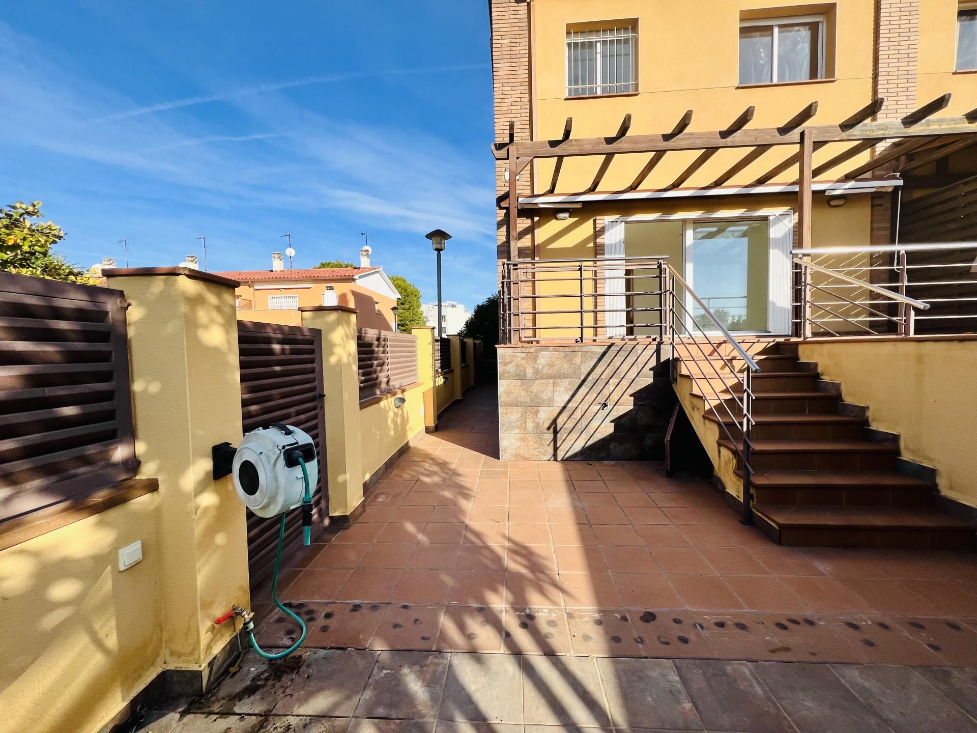 Casa adosada de alquiler en Passatge del Zinc, 16, Bonavista