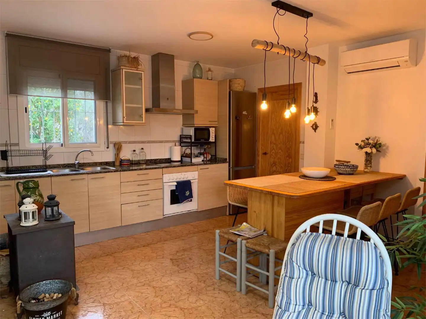 Casa o chalet en venta en Carrer del Flamenc, 9, Deltebre Cocina de Casa o chalet en venta en Deltebre con Aire acondicionado, Terraza y Piscina