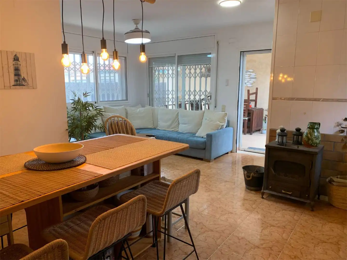 Casa o chalet en venta en Carrer del Flamenc, 9, Deltebre Sala de estar de Casa o chalet en venta en Deltebre con Aire acondicionado, Terraza y Piscina