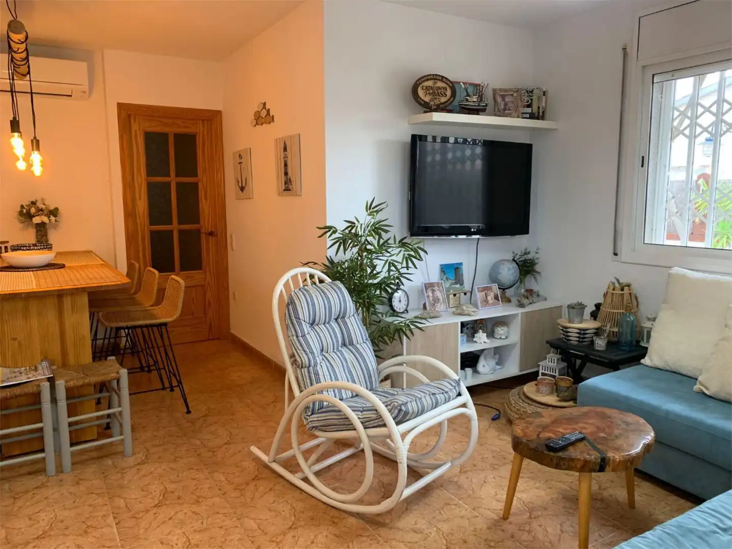 Casa o chalet en venta en Carrer del Flamenc, 9, Deltebre Sala de estar de Casa o chalet en venta en Deltebre con Aire acondicionado, Terraza y Piscina
