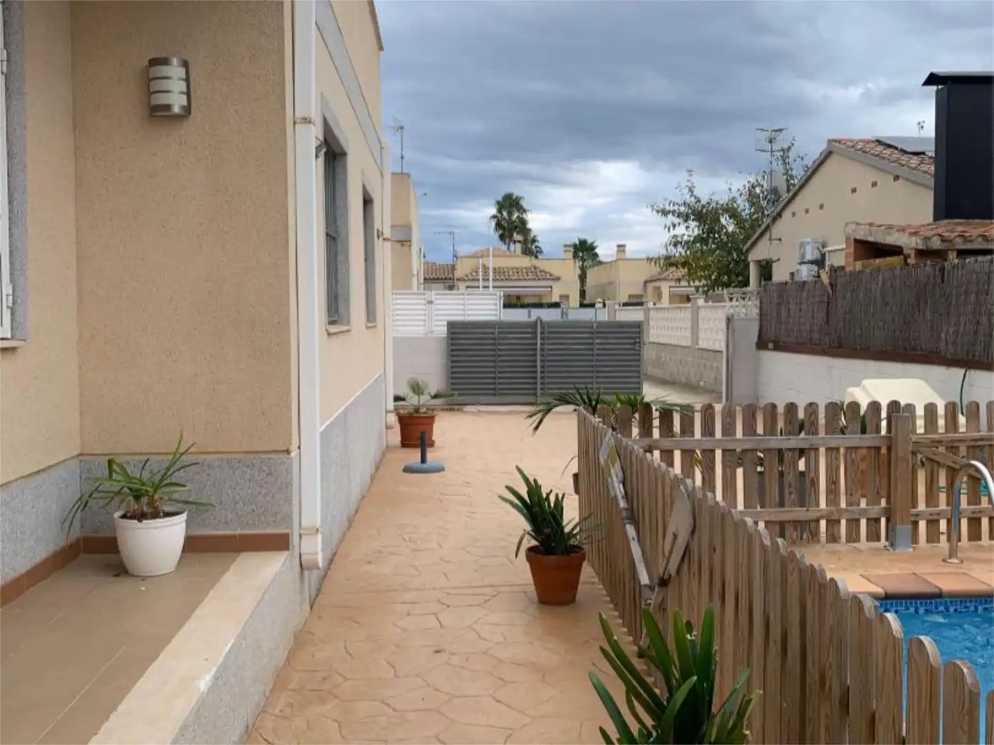 Casa o chalet en venta en Carrer del Flamenc, 9, Deltebre Vista exterior de Casa o chalet en venta en Deltebre con Aire acondicionado, Terraza y Piscina
