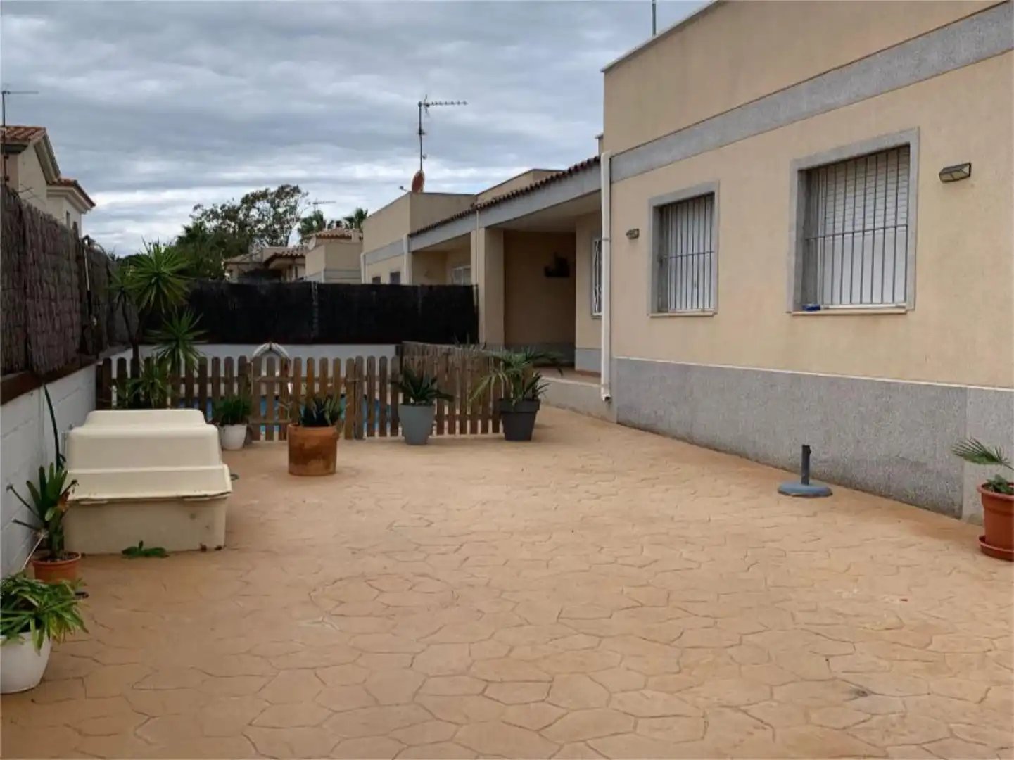 Casa o chalet en venta en Carrer del Flamenc, 9, Deltebre Vista exterior de Casa o chalet en venta en Deltebre con Aire acondicionado, Terraza y Piscina