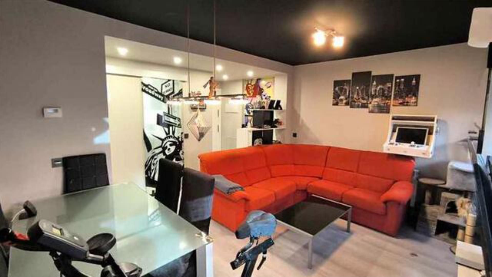 Living room of Flat for sale in Valladolid Capital  with Heating, Terrace and Furnished