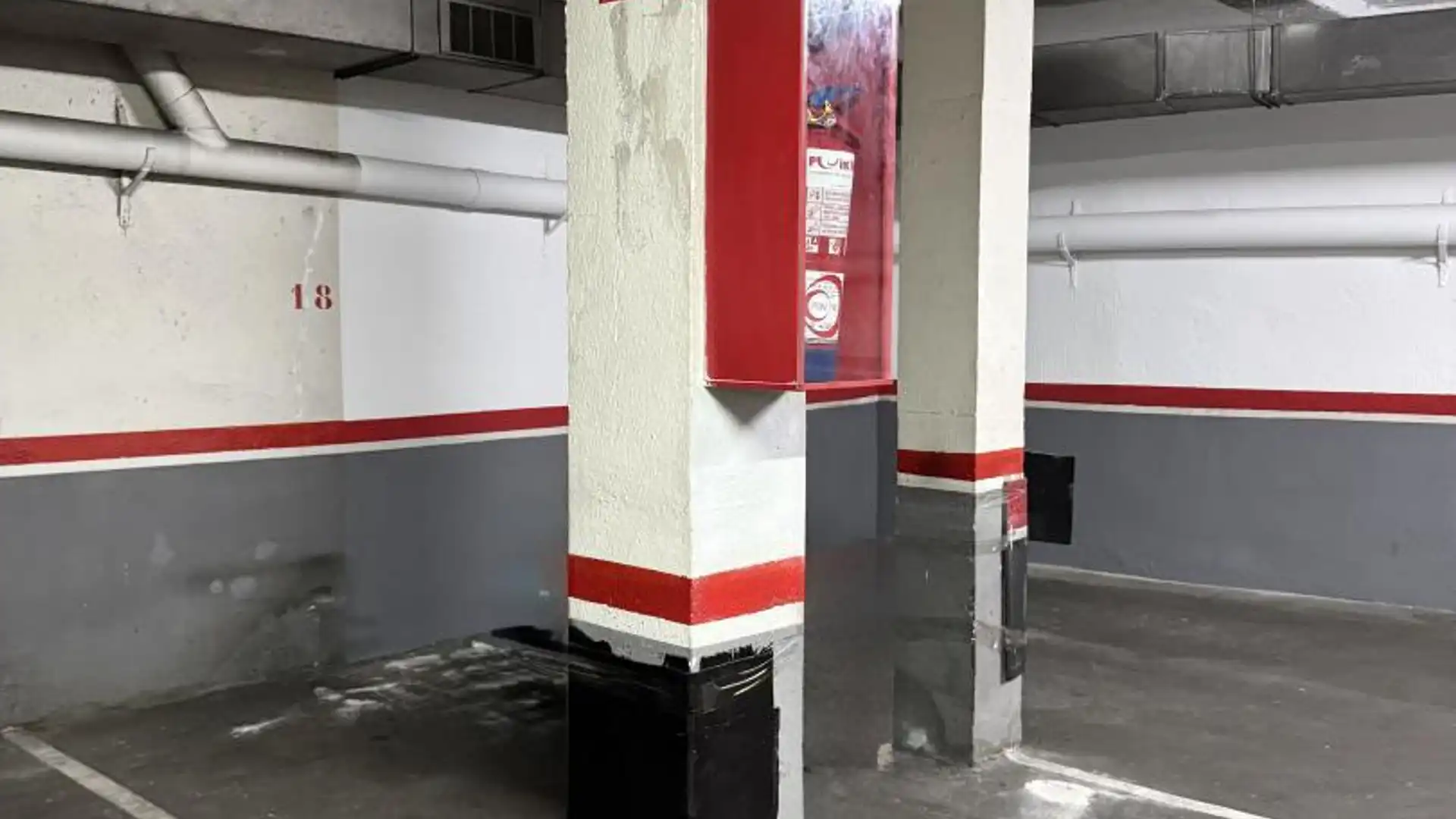 Garage for rent in Carrer de Dante Alighieri, El Carmel Parking of Garage for rent in Barcelona Capital