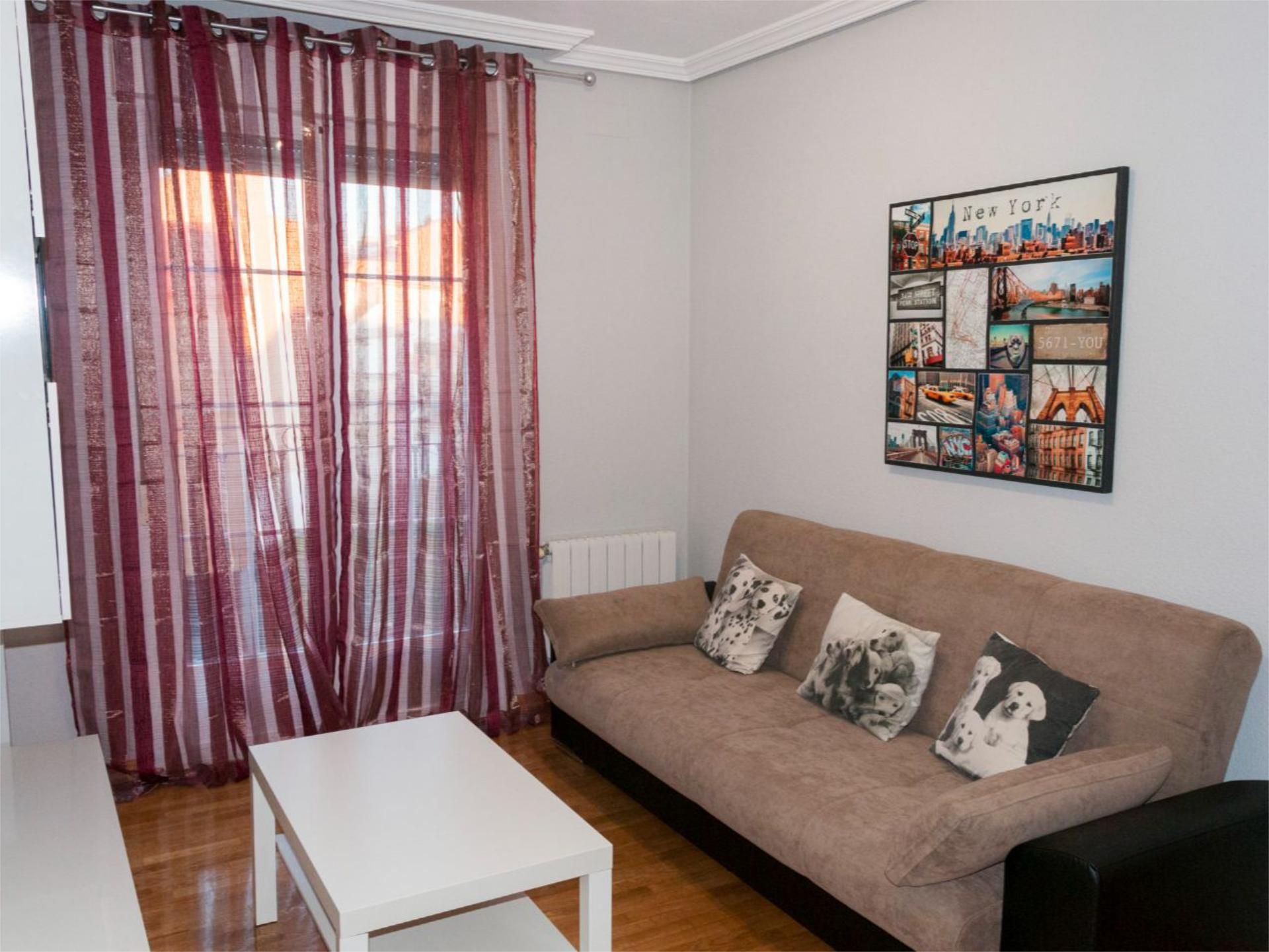 Habitación de Apartamento de alquiler en San Sebastián de los Reyes con Calefacción, Parquet y Amueblado