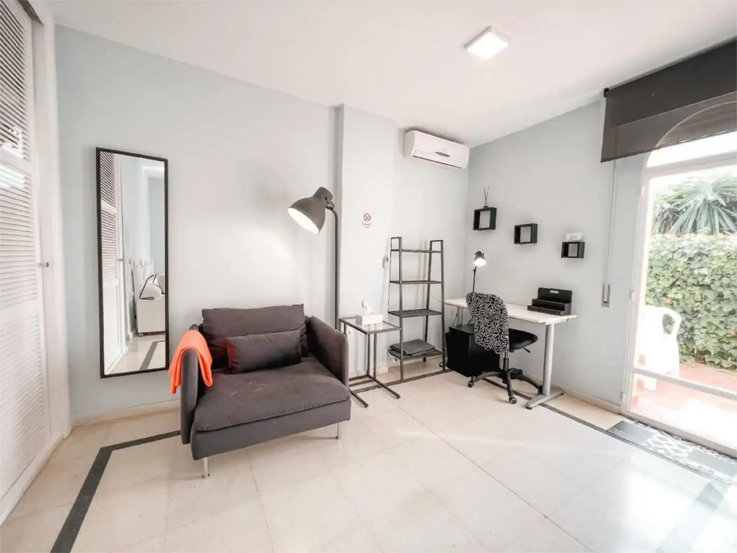 Sala d'estar de Casa o xalet de lloguer en Marbella amb Aire condicionat, Calefacció i Jardí privat