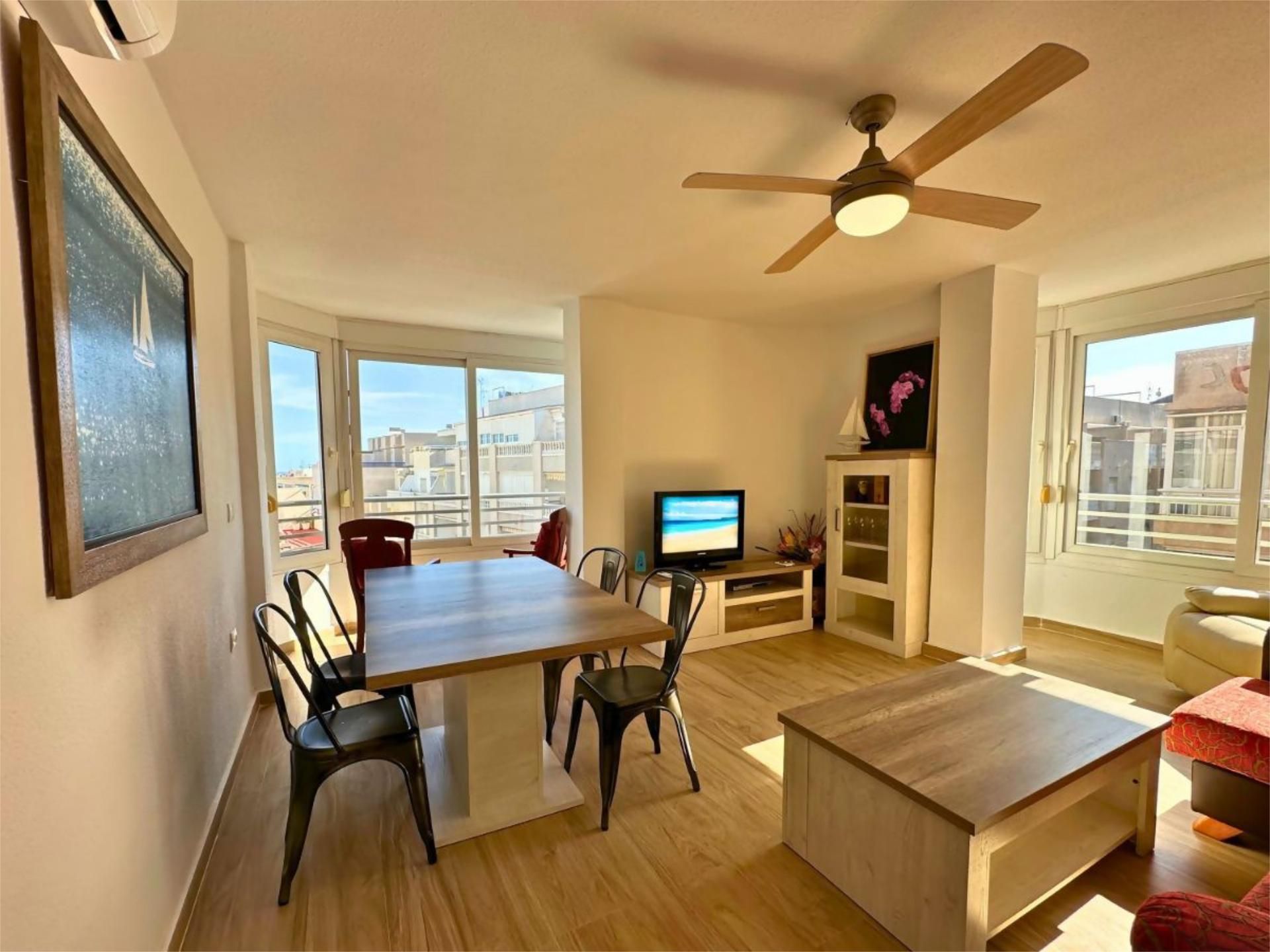 Sala d'estar de Pis en venda en Torrevieja amb Aire condicionat