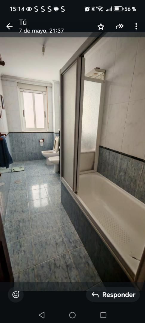 Bathroom of Flat to share in Narón  with Heating, Parquet flooring and Terrace