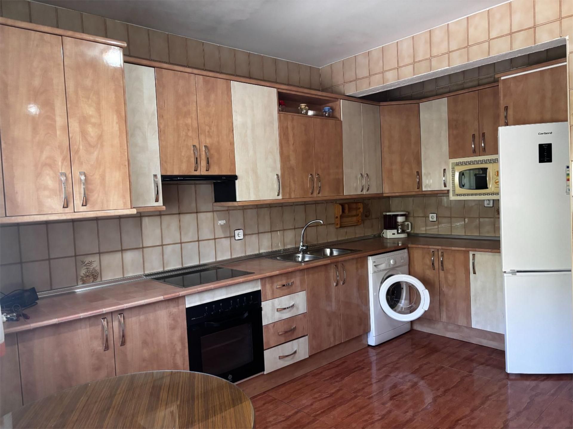 Cuina de Pis en venda en Montehermoso amb Aire condicionat, Calefacció i Parquet