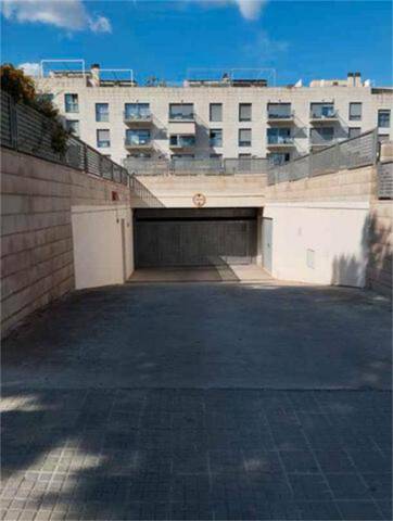 Garaje en Alquiler en Zona los Colegios