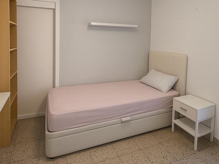 Foto 1 de Àtic per a compartir a Carrer de Gènova, 3, Puigfred, Barcelona