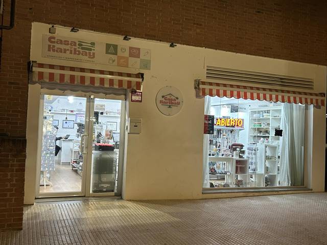 Local comercial en Alquiler en Calle de Alcorisa, 55 en Canillas