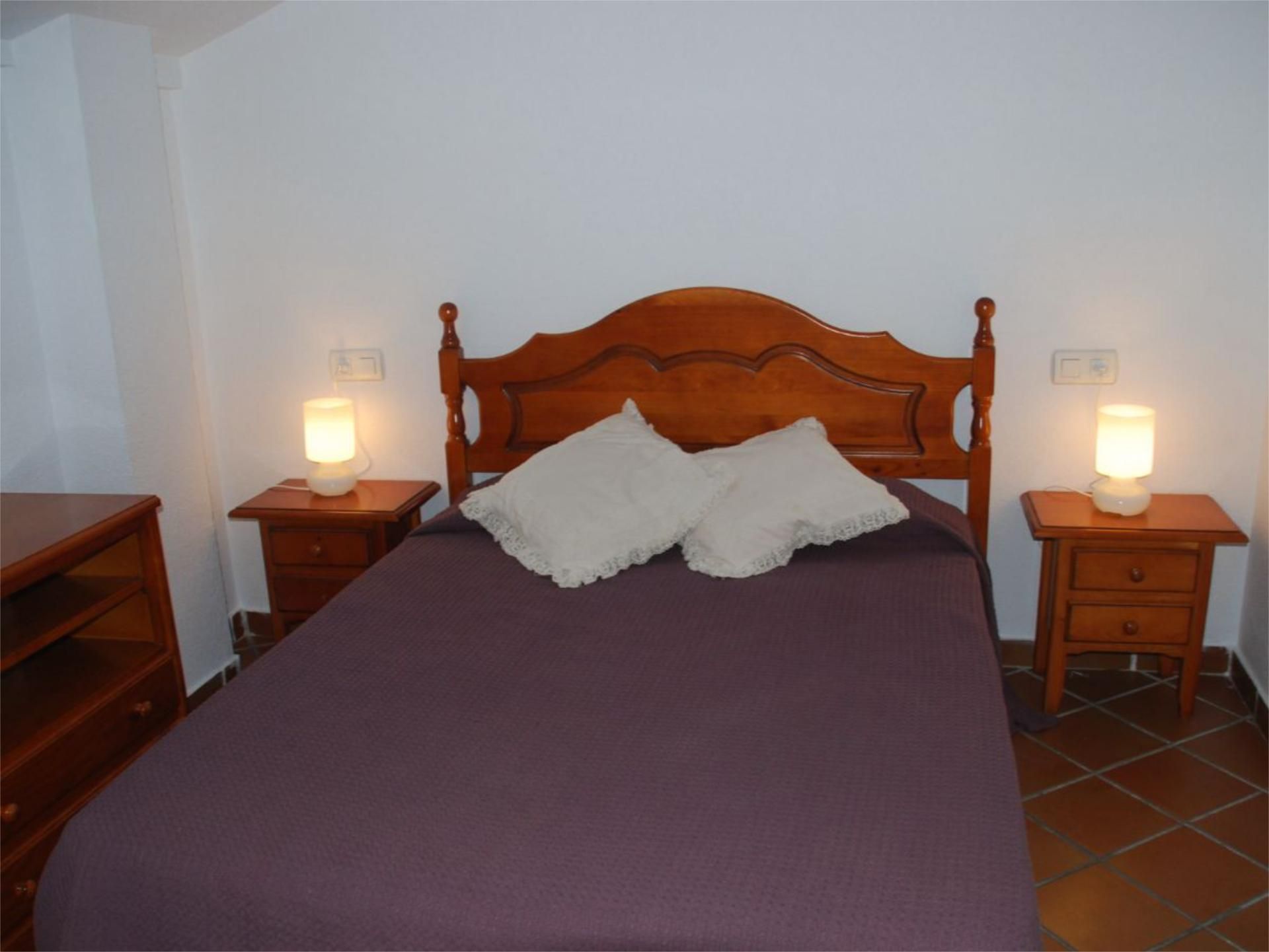 Dormitori de Apartament de lloguer en  Granada Capital amb Moblat i Balcó