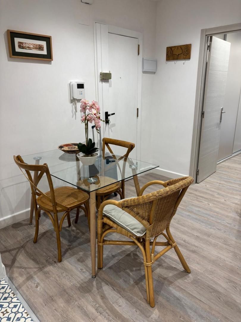 Estudi de lloguer a Plaça del Baró de Cortés, 79, Russafa Menjador de Estudi de lloguer en Valencia Capital amb Aire condicionat, Calefacció i Parquet